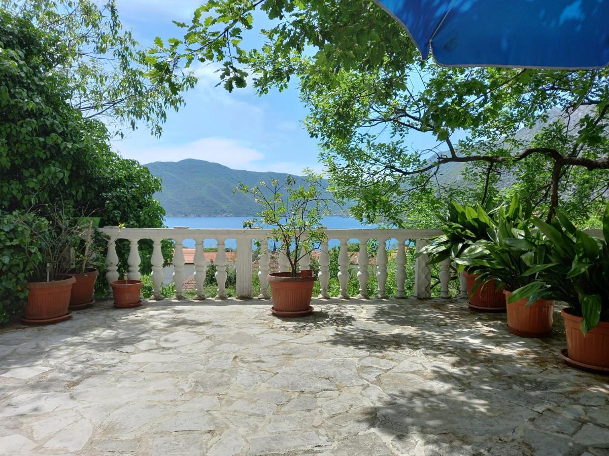 Hôtel Sea View à Risan Extérieur photo