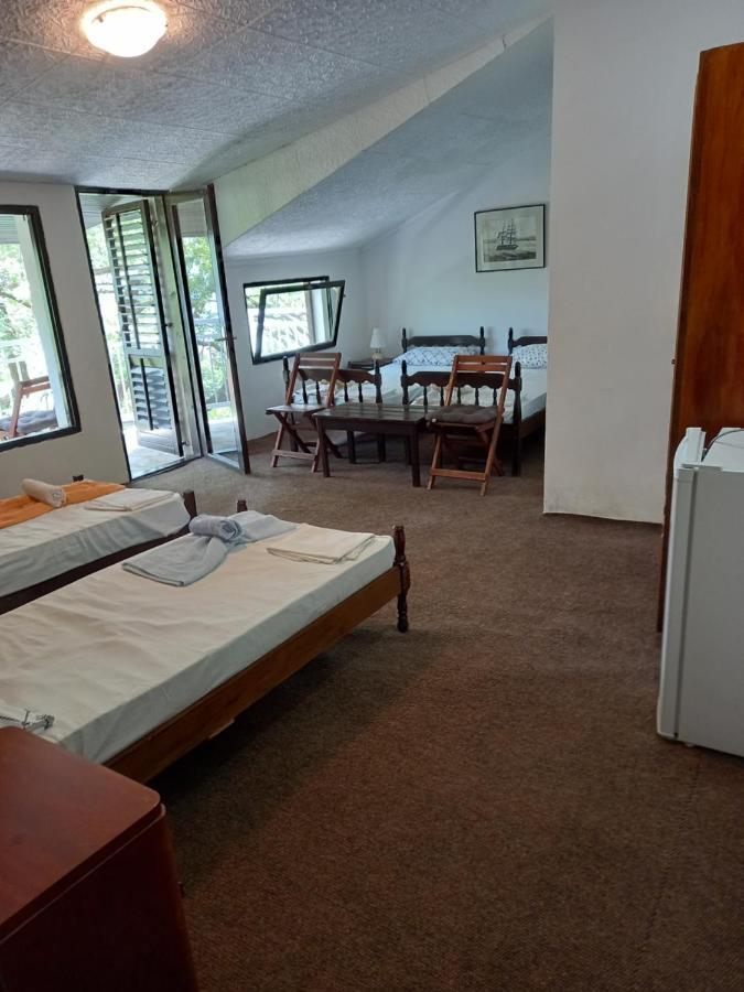 Hôtel Sea View à Risan Extérieur photo